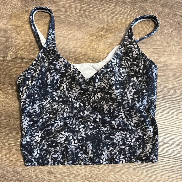Like new only worn a handful of times lululemon workout tank - Picture 1 of 3